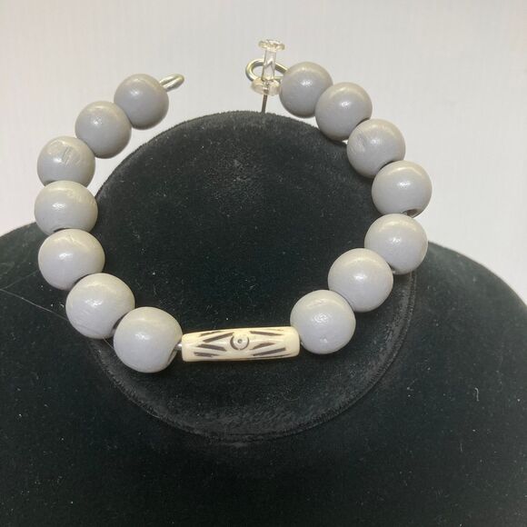 TRIBAL Ethnic Gray White Hand Crafted Black Slip On Bracelet UNISEX 8 inches - Picture 1 of 7